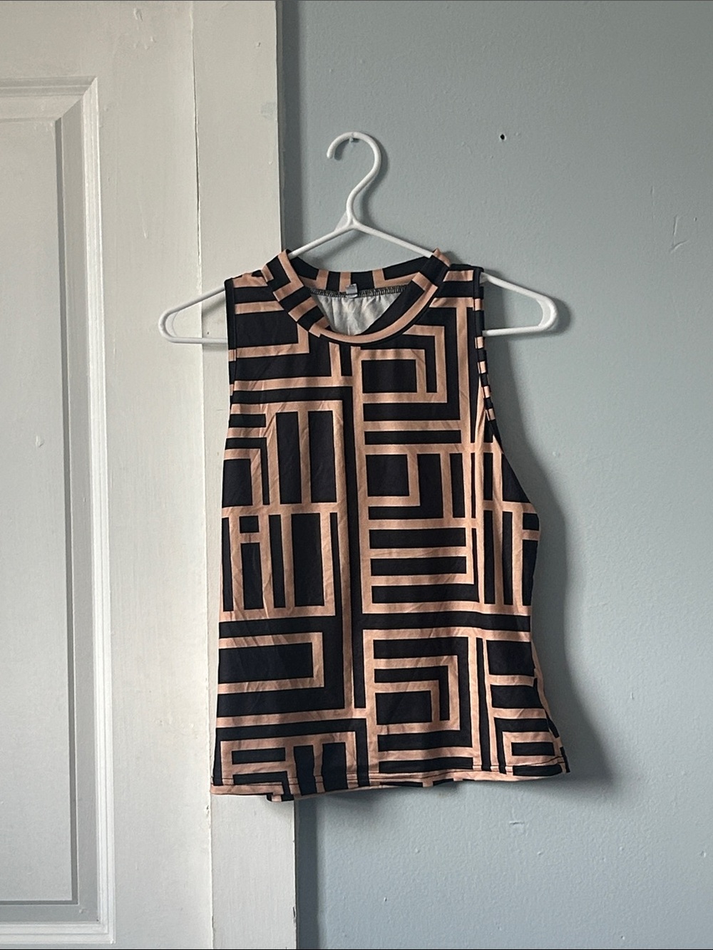 Sleeveless Geometric Tank Top - Black & Tan